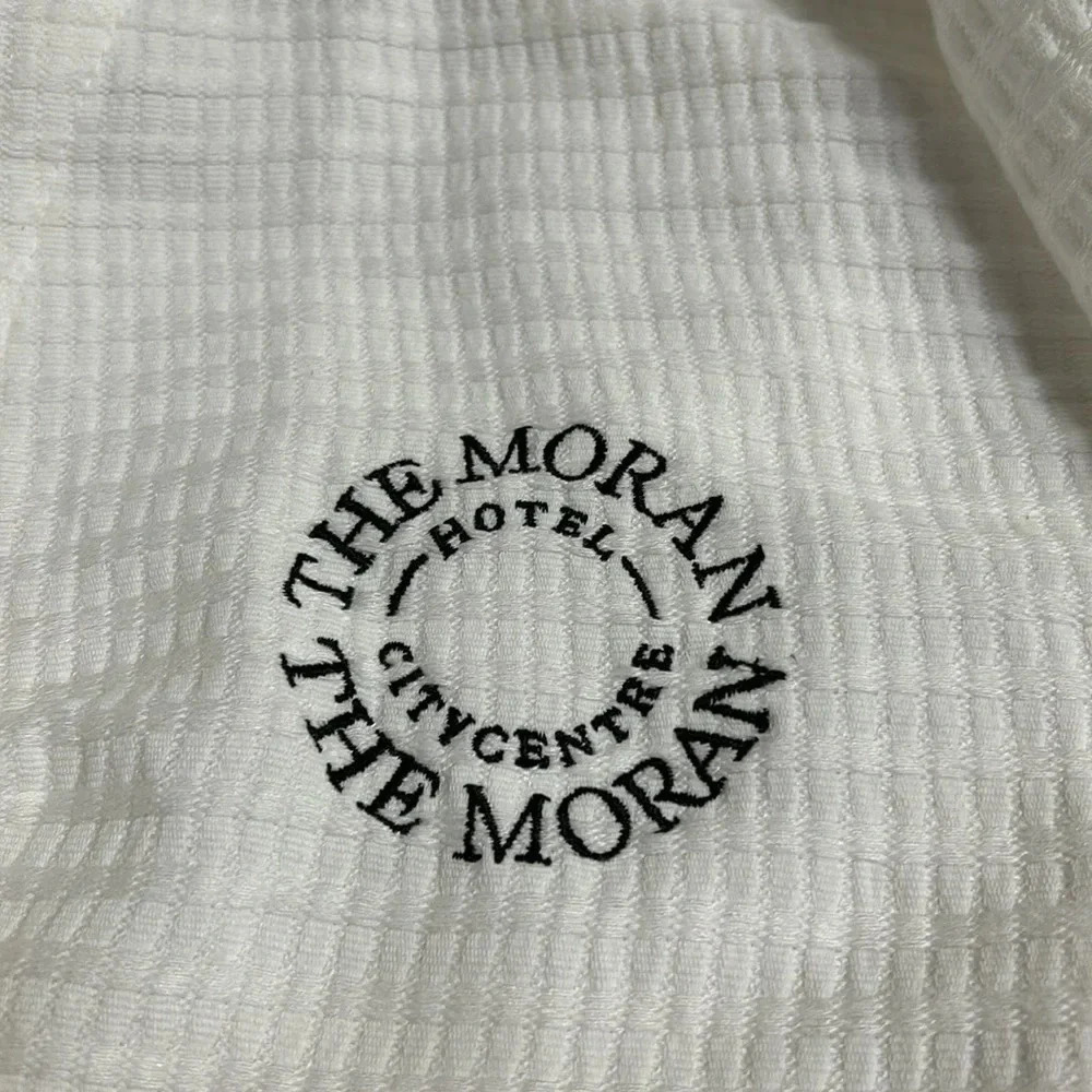 Hotel Bathrobe “The Moran Hotel” with Tie. New - Picture 7 of 7